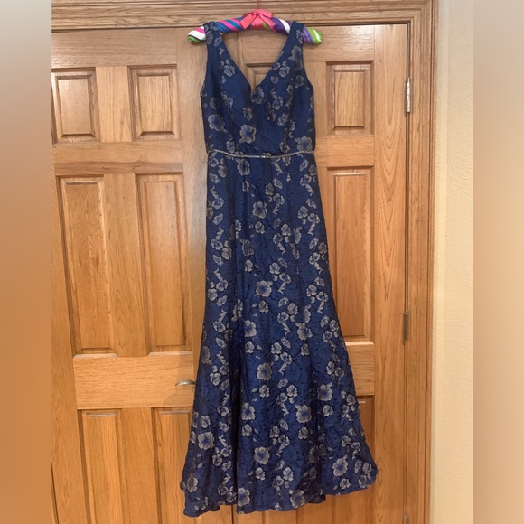 JS Collection Gown - Picture 3 of 3